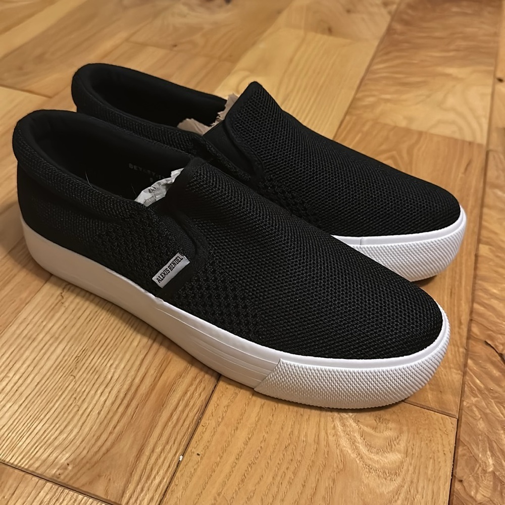 Alexis Bendel “Beyley” Womens Black Platform Style Slip Ons, Sz 9
